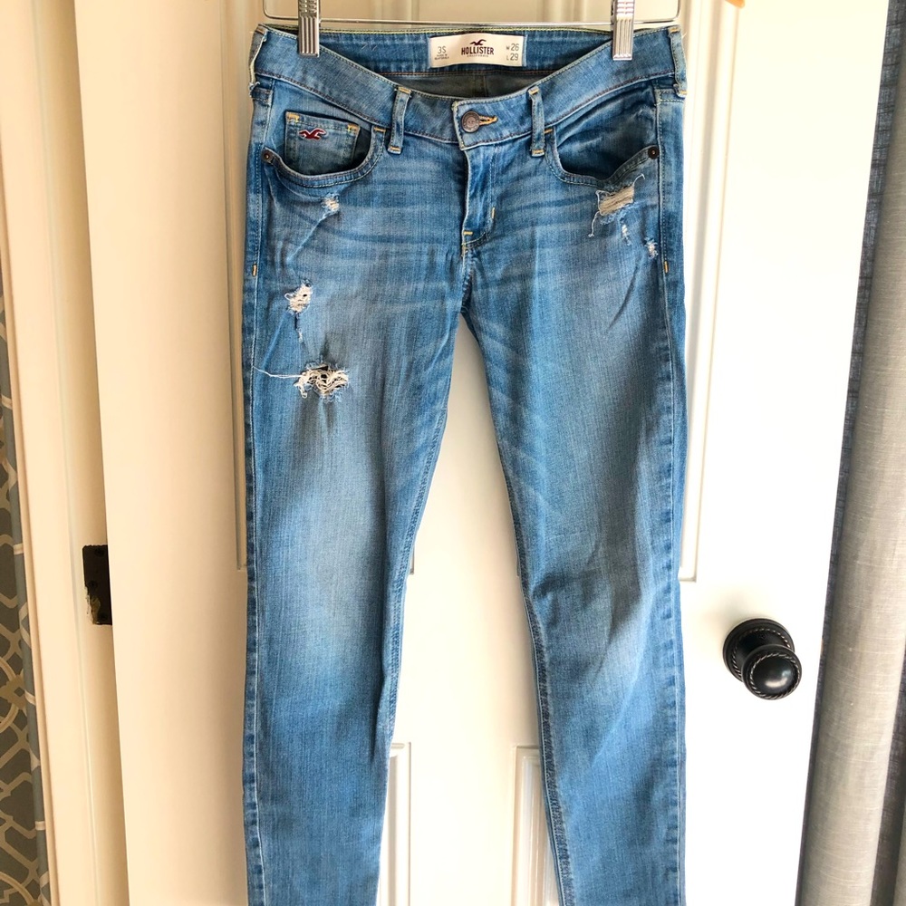 Hollister skinny low-rise light wash size 26 jeans.